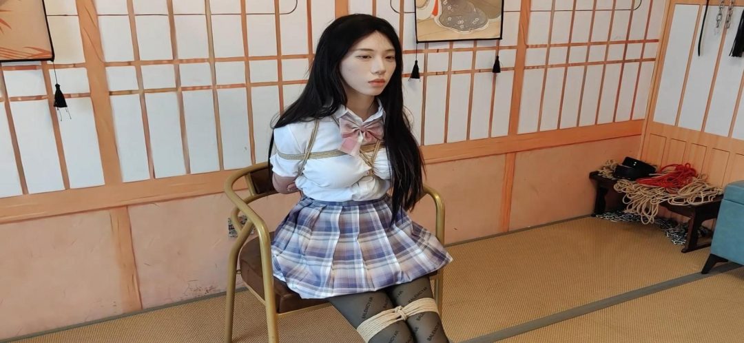 《颖颖绳艺体验访谈》小姐姐长得很好看，后手观音，日式，海老缚，欧式直臂，驷马，大号口球，基本全部绑法都绑了一遍，最后还有小姐姐自己戴两款大号口球，真实感受述说，绝对不亏！-5