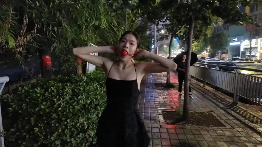 一绳所爱定拍，陈婧舒户外，10cm高跟，扎带捆拇指，散步逛街戴口球-7