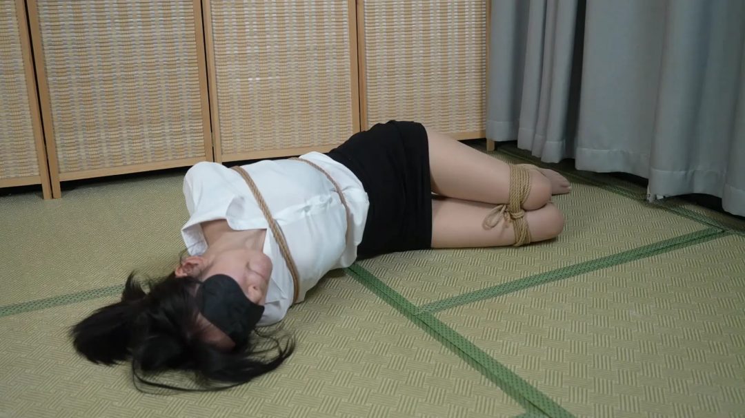 【脱缚挑战第五期！】【微剧情】【嗷嗷】女魔术师脱缚挑战！失败将被永久拘束！所以魔术师能否挑战成功呢？敬请期待！-2