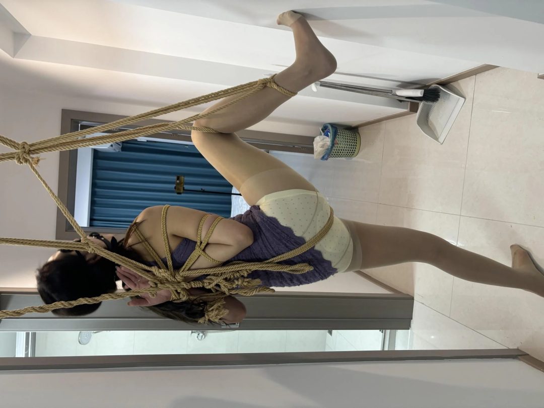 新模小曦体验 肉丝 口球 tk 挣扎 旗袍 单腿吊缚-6