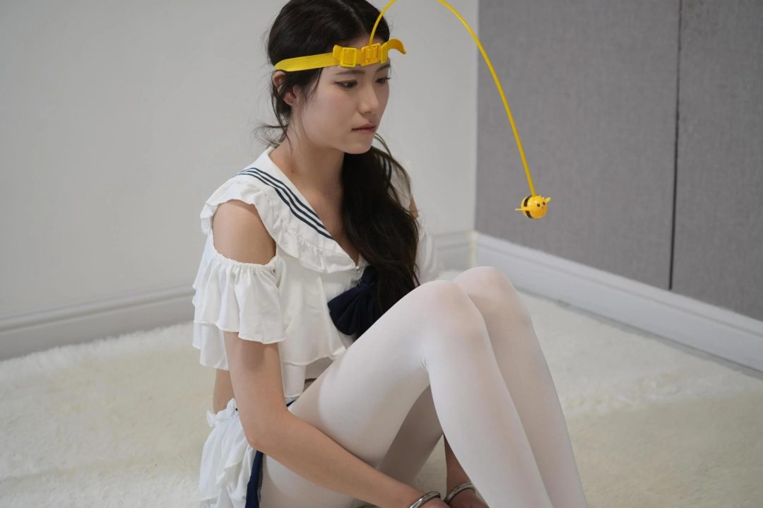 美女\