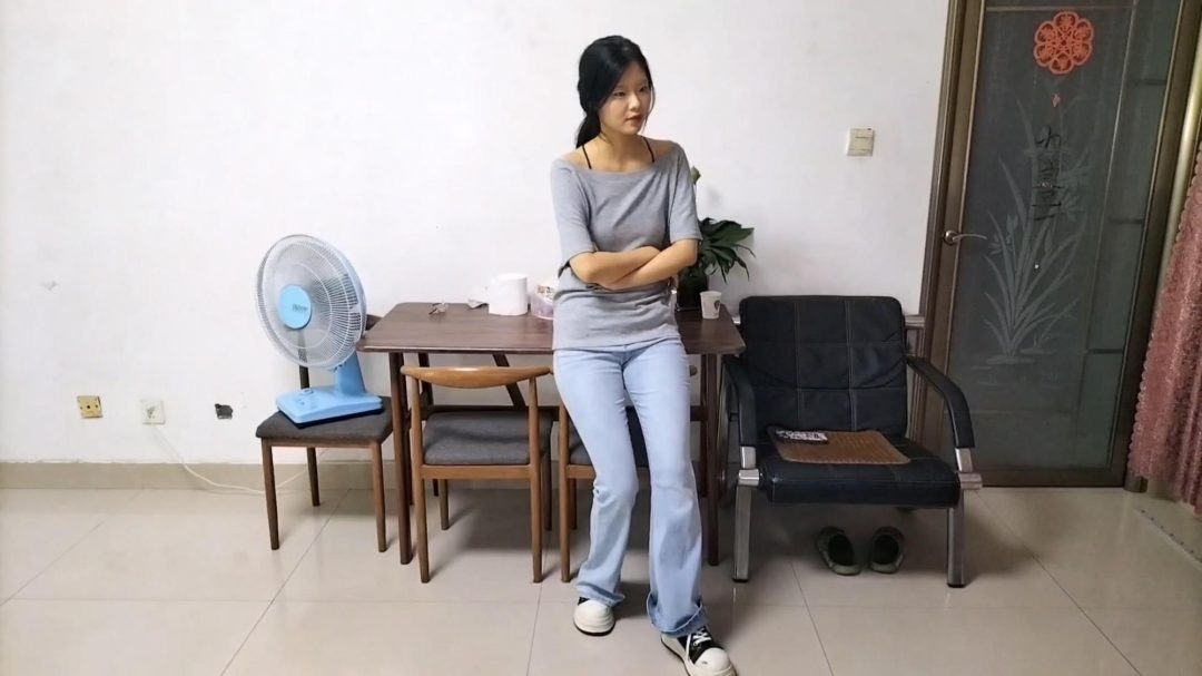 小蛇. 被投资诈骗的人欺骗，被迫参加爬行游戏的少女。((上编))-1