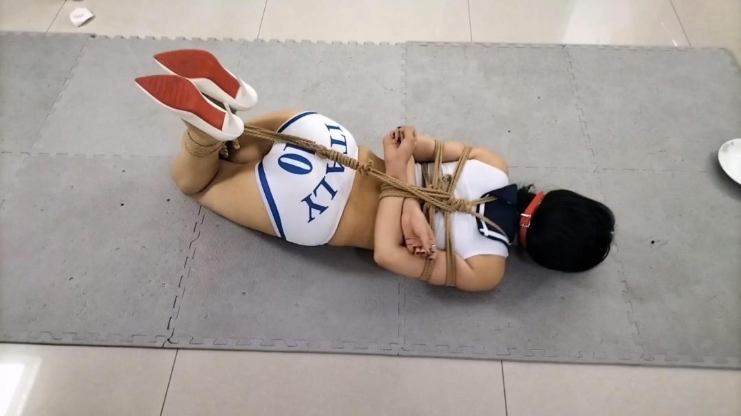小蛇. 被投资诈骗的人欺骗，被迫参加爬行游戏的少女。((下编))-3