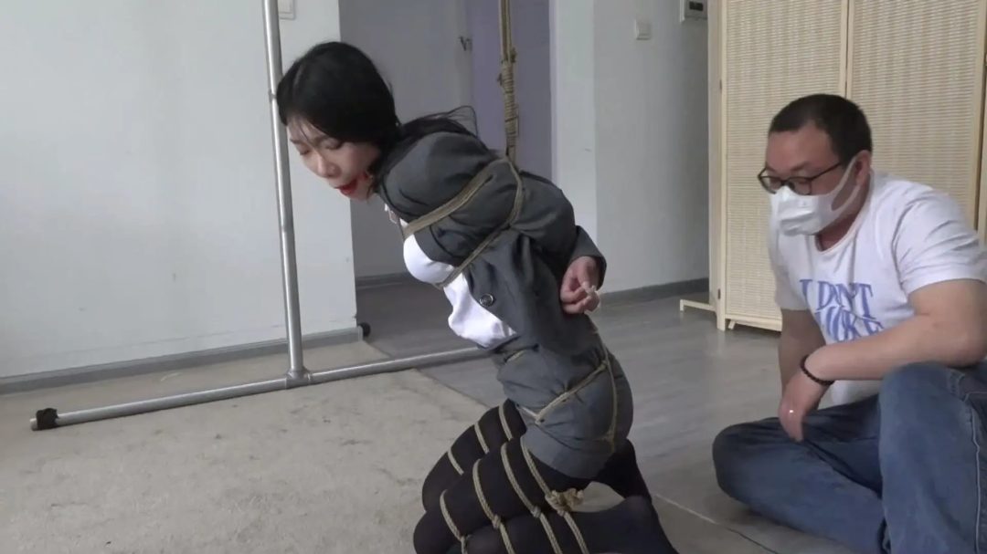 逍遥定制 模特韩玉 模特韩玉在恶魔辅导员的逼迫下逐渐屈服-4