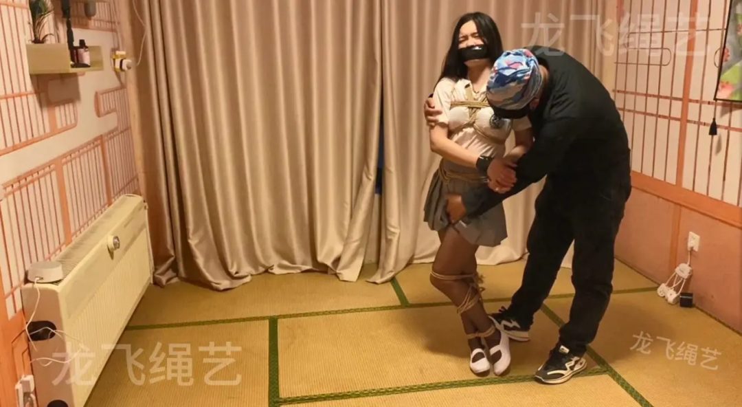 虐待 手撕丝袜 折磨 抽打 KT 凌辱 【洛洛】-1