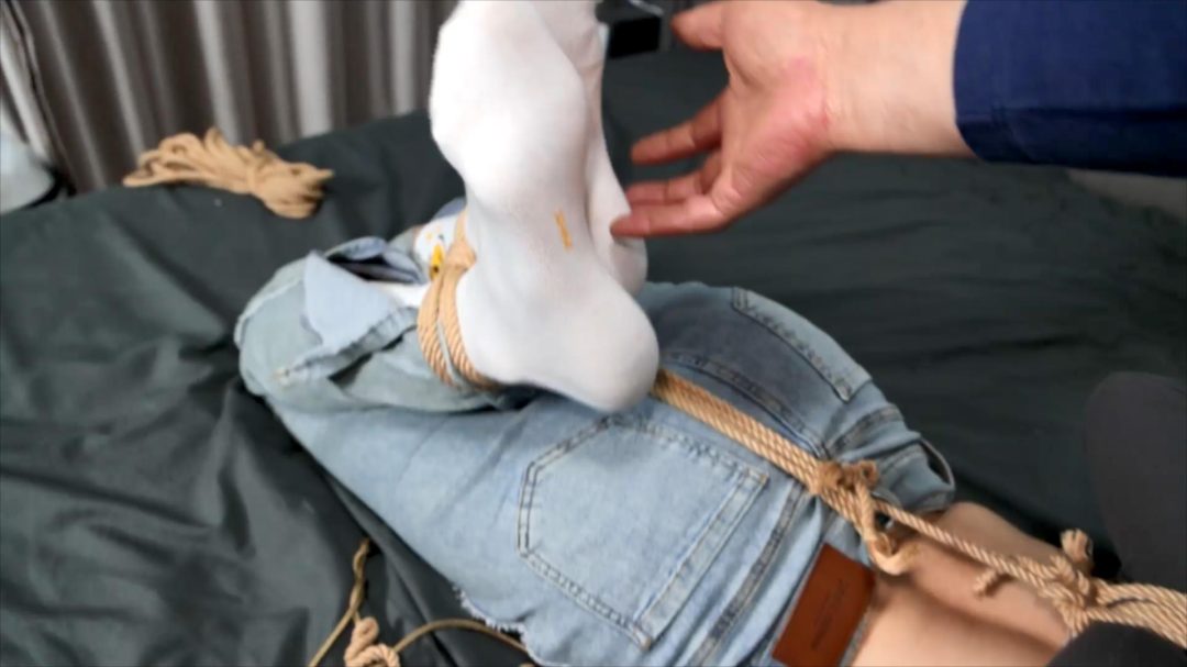 西域绳艺风情，维族美女葡萄试镜第四季，股绳驷马的小心机和步步深入的游戏，SP、痒刑、白袜小脚以及敏感带的深度探究，微醺更可爱的小葡萄-16