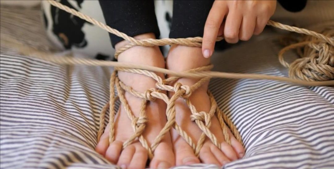 Feet tie shibari-8