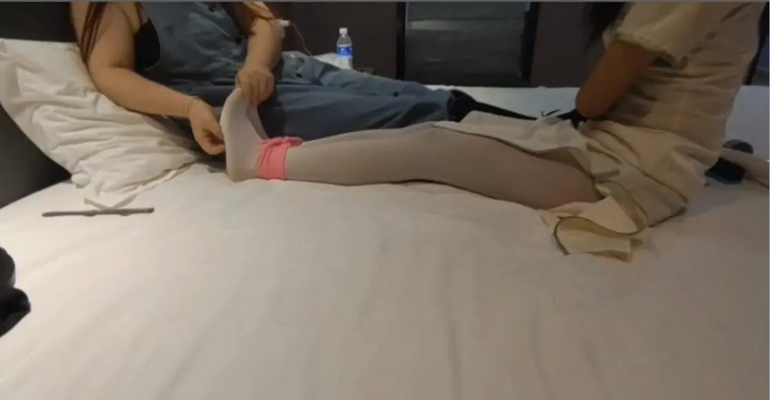 约拍超美小姐姐和同事双人互挠tk-3