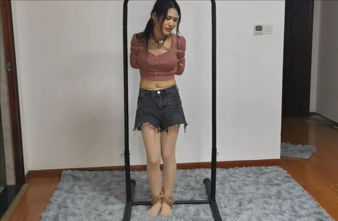 奥特曼：新妹子青青，第二位在被我捆绑长时间独自放置过程中崩溃，大哭大叫的妹子-4
