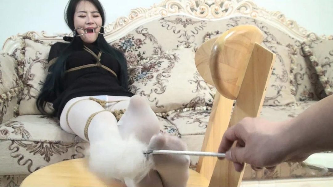 逍遥定拍~猥琐男第一人称视角持枪入室劫持大美女韩懿01;原味堵嘴,迷晕,白丝TK-15