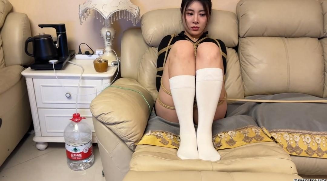 贝特原创定拍《安慈黑色包臀裙沙发上放置挣扎TK》-4