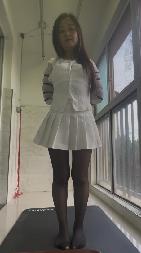 新人美女姐姐小雪捆绑体验-1