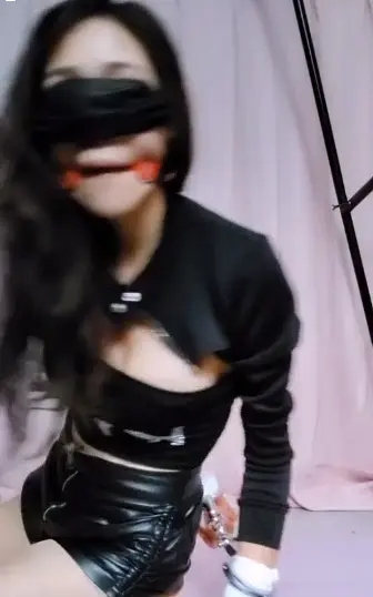 暮色娃娃 丝袜美女自缚堵嘴专场-5