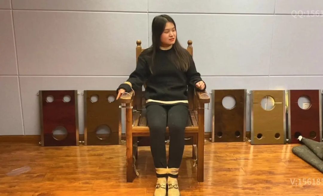 女大学生体验绑架 捆绑 放置-5
