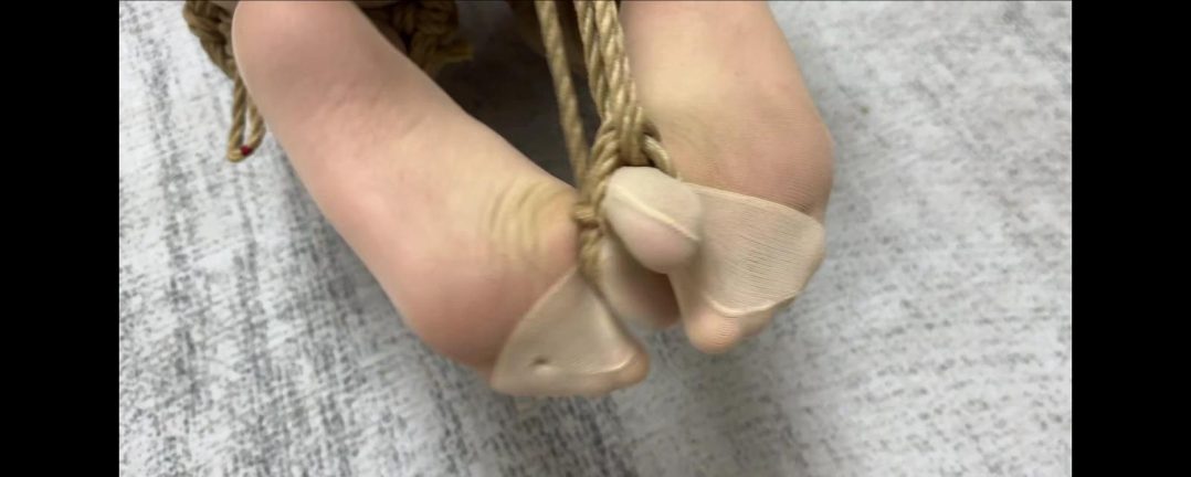 【金宝订拍】陷入淫窟的女侦探 内衣 口塞 塞满 喝口水 打屁股 脚趾缚 鞭打 挠脚心 电击 定身 犬缚 揉熊 闻高跟鞋-4