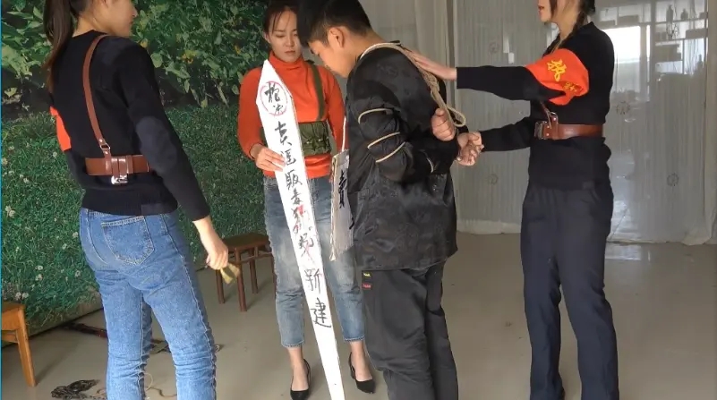 梦圆影视 三少女审问恶少-10