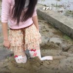 经典萌妹白丝乡间踩泥 4款袜子 轮番蹂躏