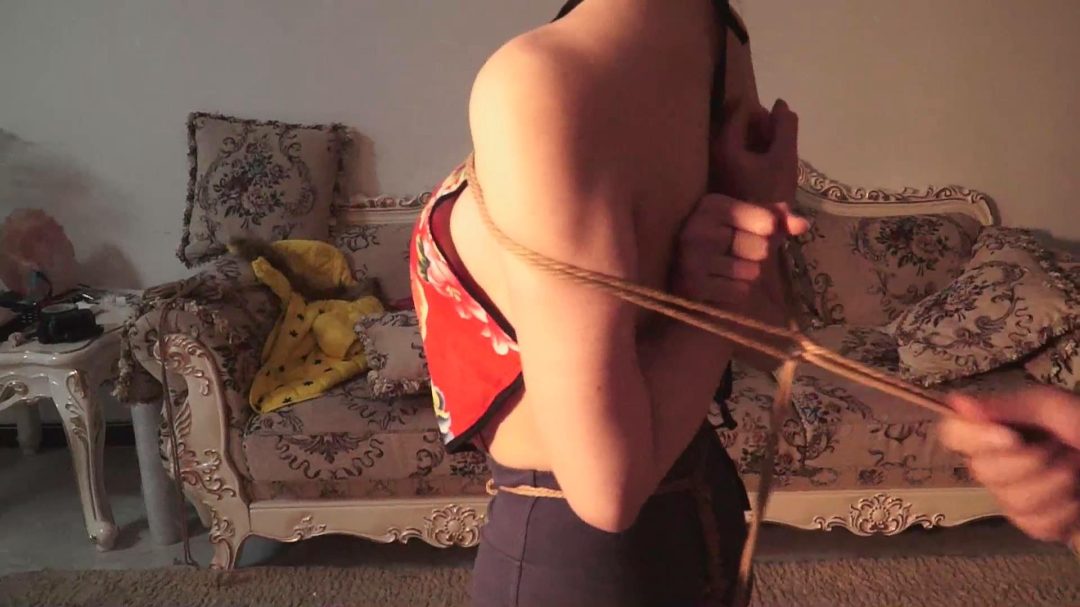 逍遥燕燕早期私密自拍紧缚作品-2