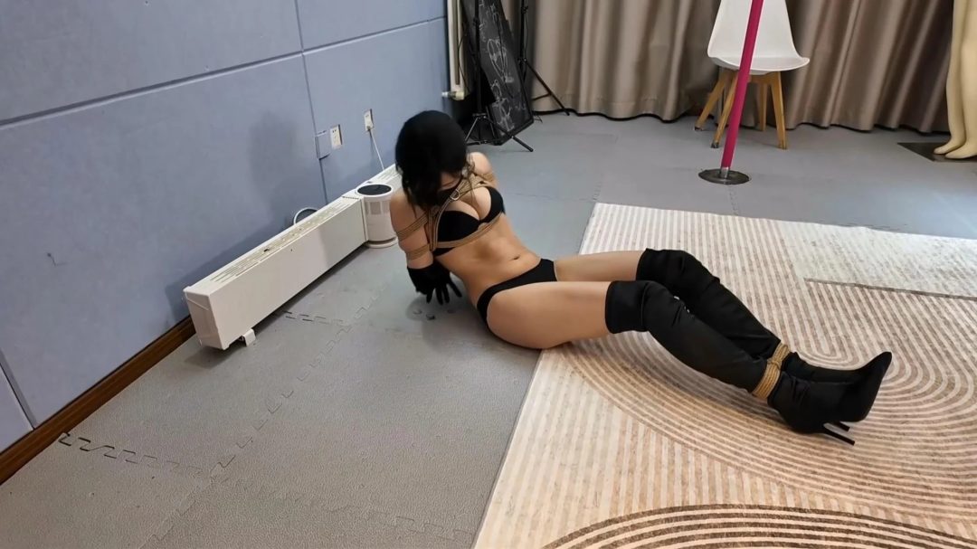 小0. 挣扎的束缚女王(上编)-7