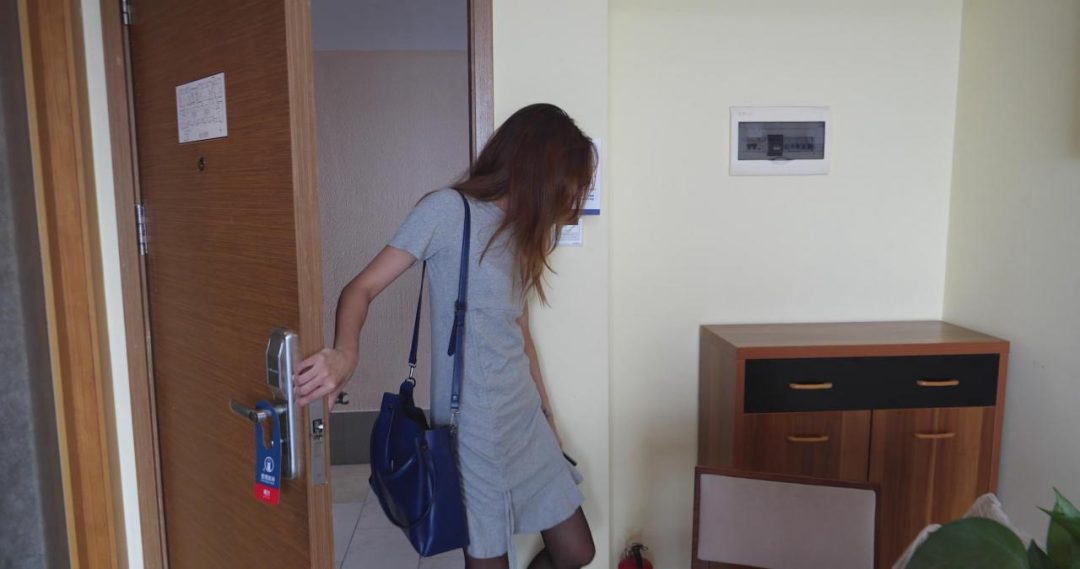 小驴工作室定拍作品《宠物上集》，好吃懒做的美女，只会被别人当做特殊宠物-3