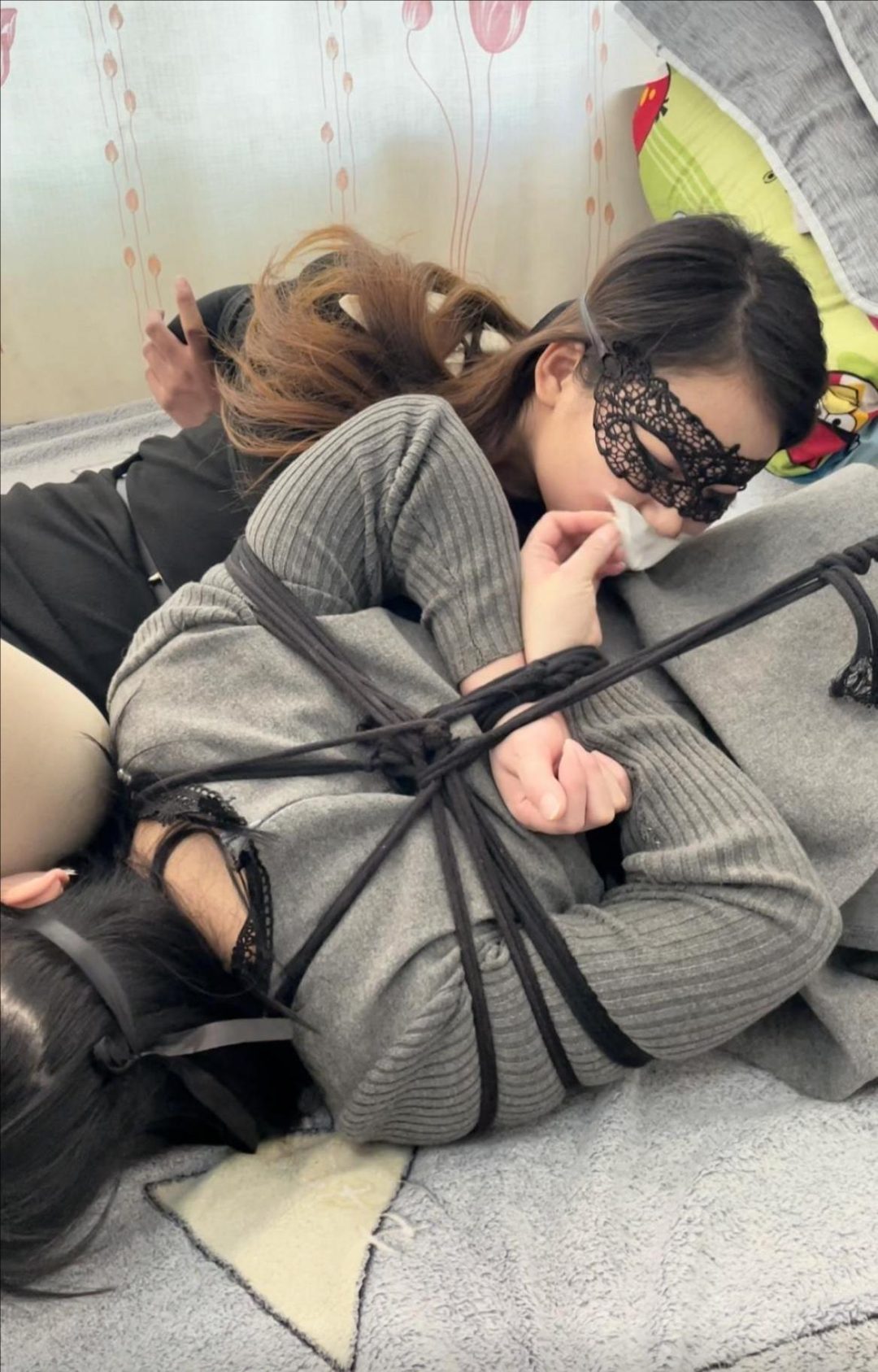 现实落难姐妹花-6