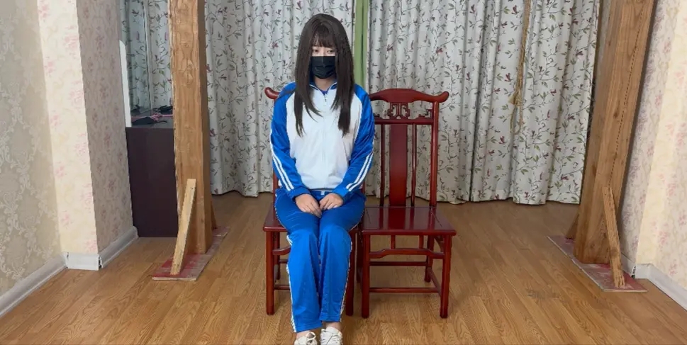 18岁女高中生上课不好好听课的后果（SP）-1