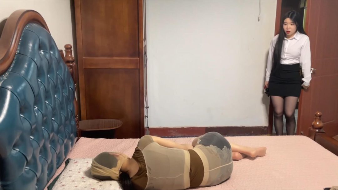 云雀定拍—记者吴晗与公关柳杨的丝袜地狱 下-2 云雀定拍—记者吴晗与公关柳杨的丝袜地狱 下-2