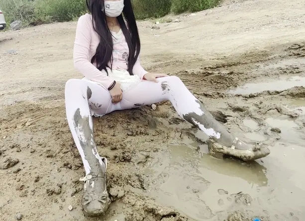 软妹裙白丝海边烂泥地打滚弄脏不可描述-5