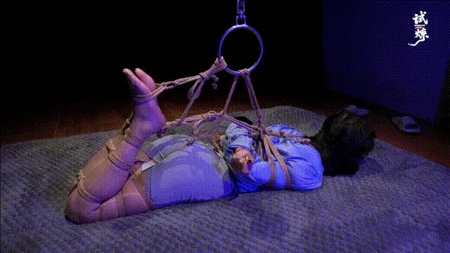 【试炼工作室】-文质彬彬的眼镜妹被两层胶带封嘴紧缚挣扎多姿势郊狼电击高档位叫声好听-9