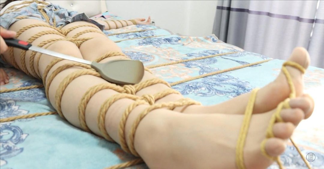 DID剧情片《变态继兄》（上）可怜女孩被继兄秘密囚禁家中折磨逼问-14