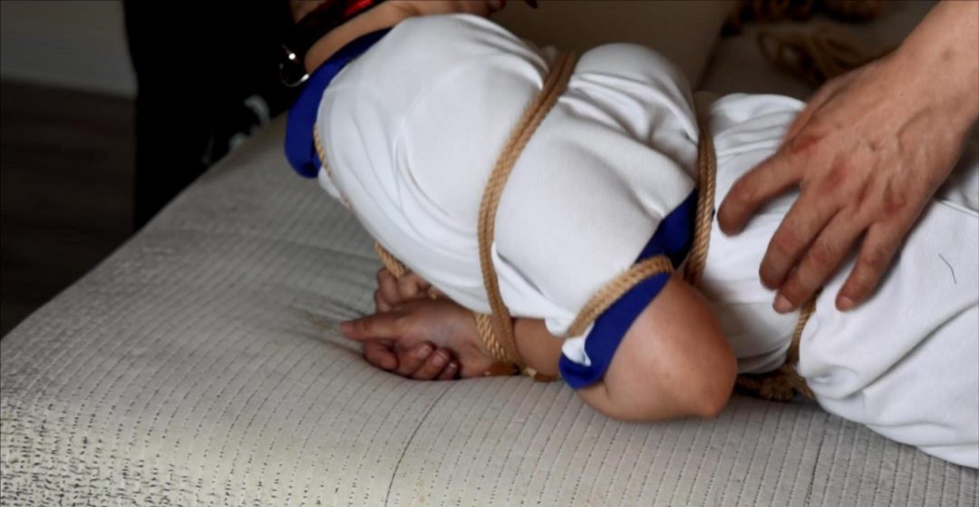佳乐同学的暑假兼职，痛苦的后观音、羞羞股绳、艰难捆绑行走和口球体验-7