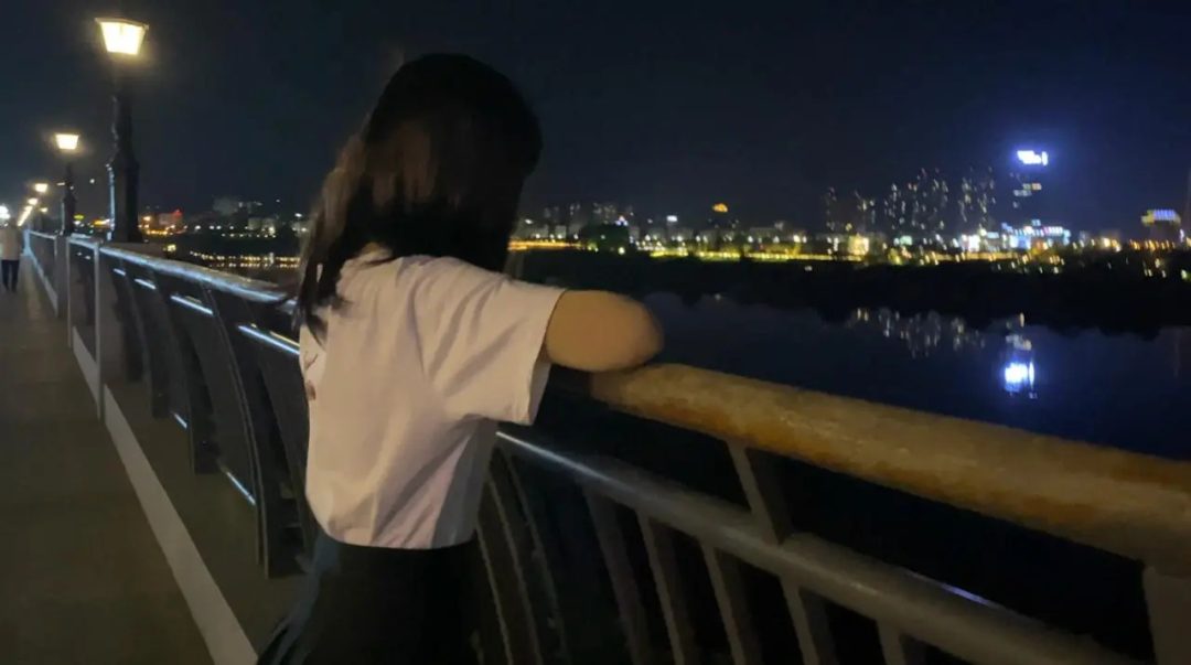 久违了zentai，就用全包的方式让大家看下小晓日常生活下的样子吧，户外穿全包露出，吸引路人眼球寻求刺激感-7