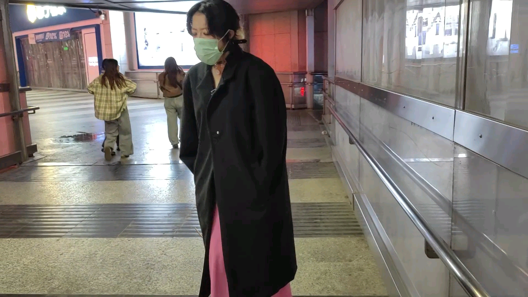 一绳所爱定拍 陈依依捆绑内置玩具 戴口球穿12CM高跟鞋去繁华路段逛街-3