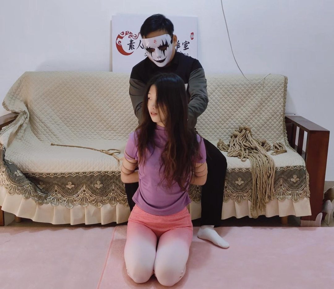 研究生美女晓麦瑜伽套装五花极限驷马 疼得叫胳膊骨头快断了-5