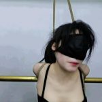 柔仙儿又来想好事,挑战马步一小时想赢取苹果手机,能否成功
