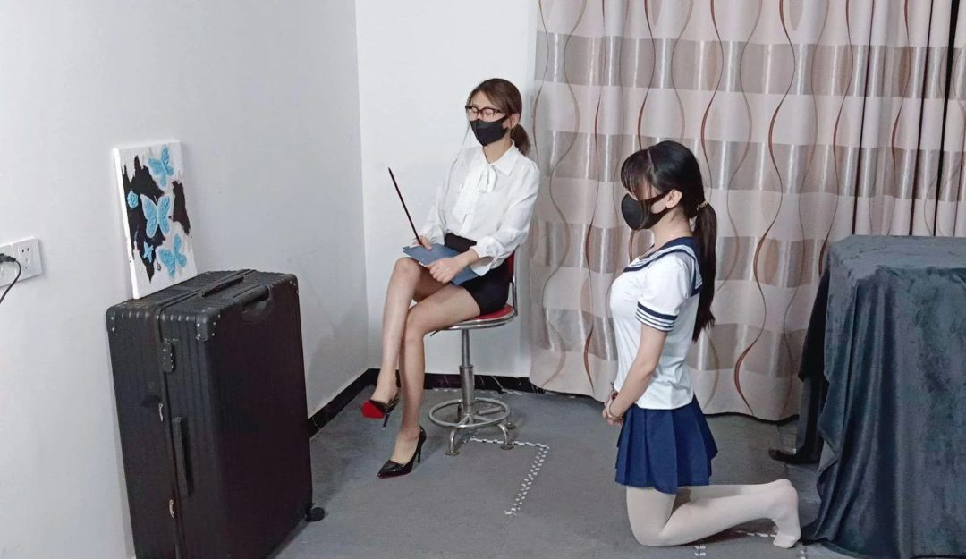 严厉女教师（双女 SP 打脚心 罚跪 体罚）-1