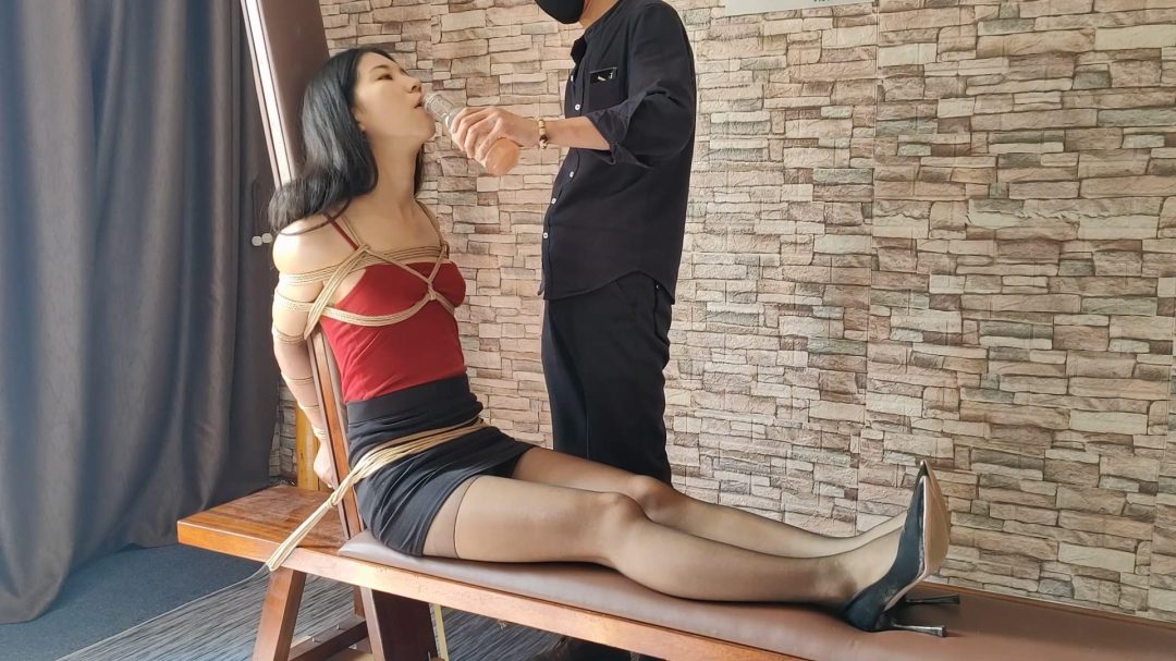 一绳所爱工作室定拍:柔柔极限老虎凳鞭打挠痒挠痒 真空吊带大口球-4 一绳所爱工作室定拍:柔柔极限老虎凳鞭打挠痒挠痒 真空吊带大口球-4