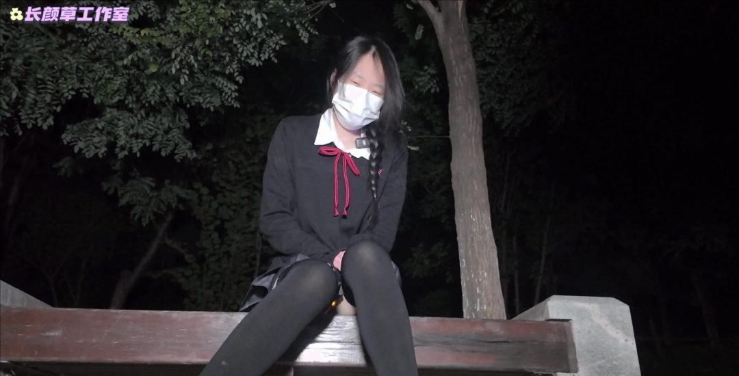 少萝霜喵 捆绑路边震动调教 第二弹 悦耳萝莉音耳边姣川 对话声音都颤抖了 路边坐着的那个小妹妹裙底怎么有亮光？ 专业麦克风嘴边采音戴耳机犹如妹子在身边-6