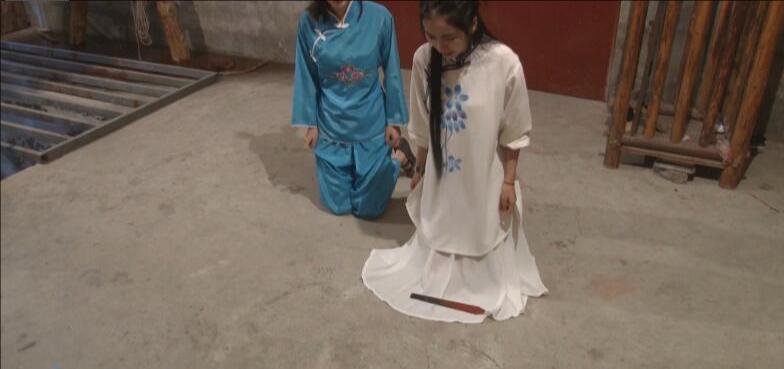 怀旧影苑-苏三过堂拶指 古装美女过堂受刑-3