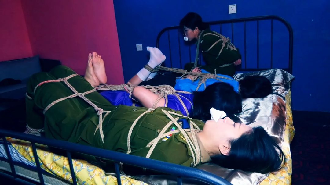 新片《女子特别行动队》 下集 女子别动小队把土匪全部消灭回去又被军统特派员差点侵犯-13