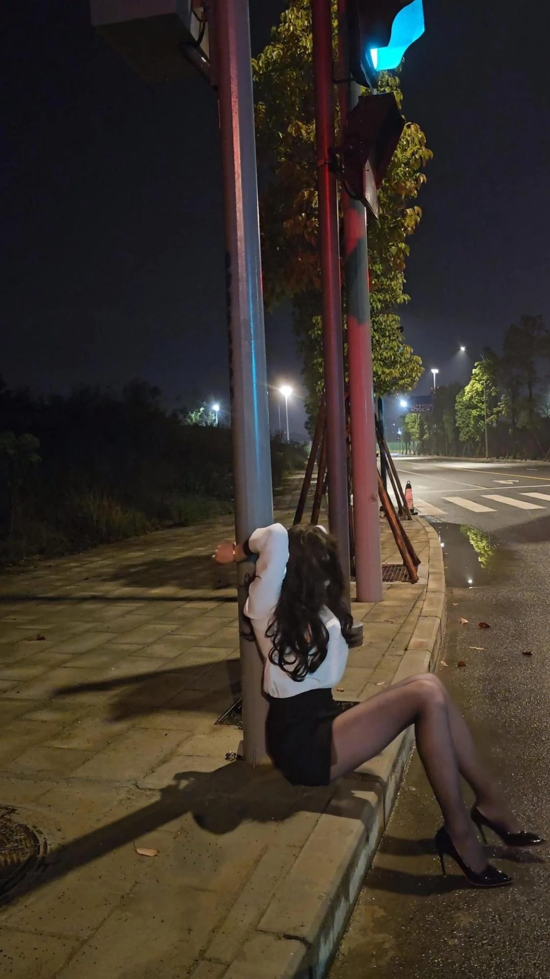 户外OL蒙眼口球背铐在红绿灯杆SubM-4