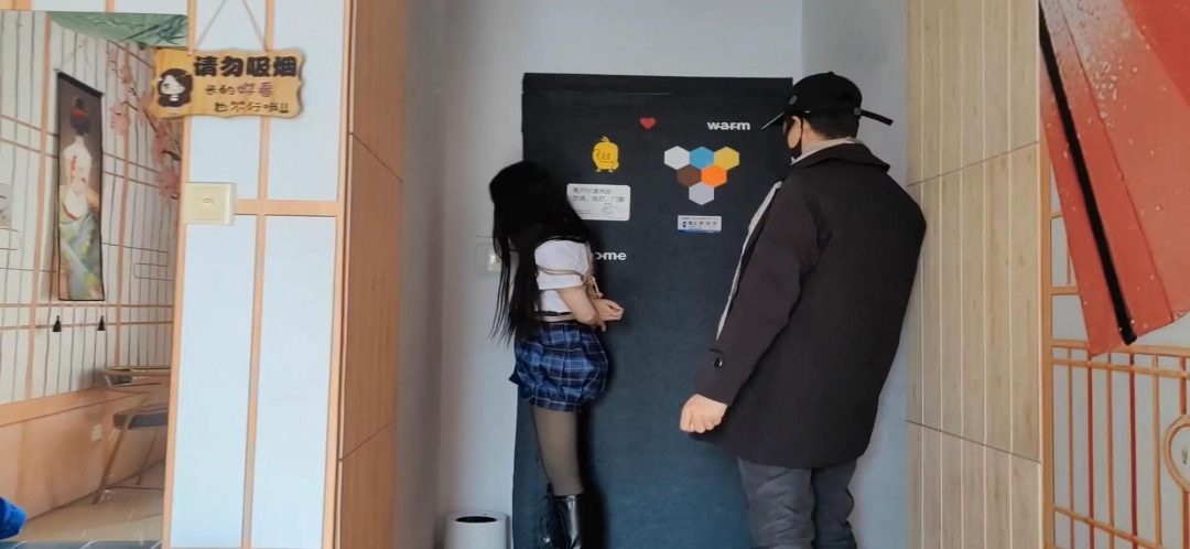 新模慧慧《舞蹈老师遭绑架》舞蹈老师在教室等待学生,坏人伪装成学生到教室上课,舞蹈老师在比动作时,突然从坏人身上掉落的绳子和口球,然后将舞蹈老师绑架劫财,毛巾,大号口球,丝袜堵嘴,拿到手机想要逃跑,被坏-6 新模慧慧《舞蹈老师遭绑架》舞蹈老师在教室等待学生,坏人伪装成学生到教室上课,舞蹈老师在比动作时,突然从坏人身上掉落的绳子和口球,然后将舞蹈老师绑架劫财,毛巾,大号口球,丝袜堵嘴,拿到手机想要逃跑,被坏-6