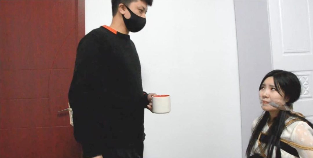 剧情片《姐弟之间-占有欲》弟弟秘密囚禁姐姐（吴晗）得意客定拍 （下）-2