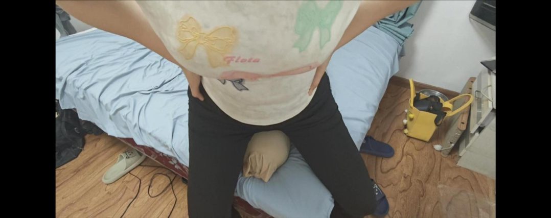 女M丝袜睡袋坐脸,耳光，踩脸，挣扎-3