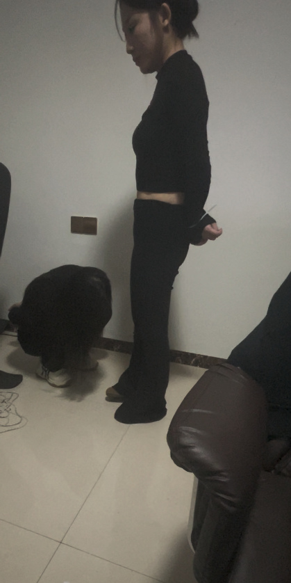 工作室信新来两个美女初调教-2