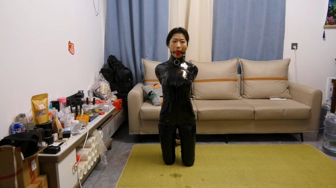 胶衣单手套拘束女M-4
