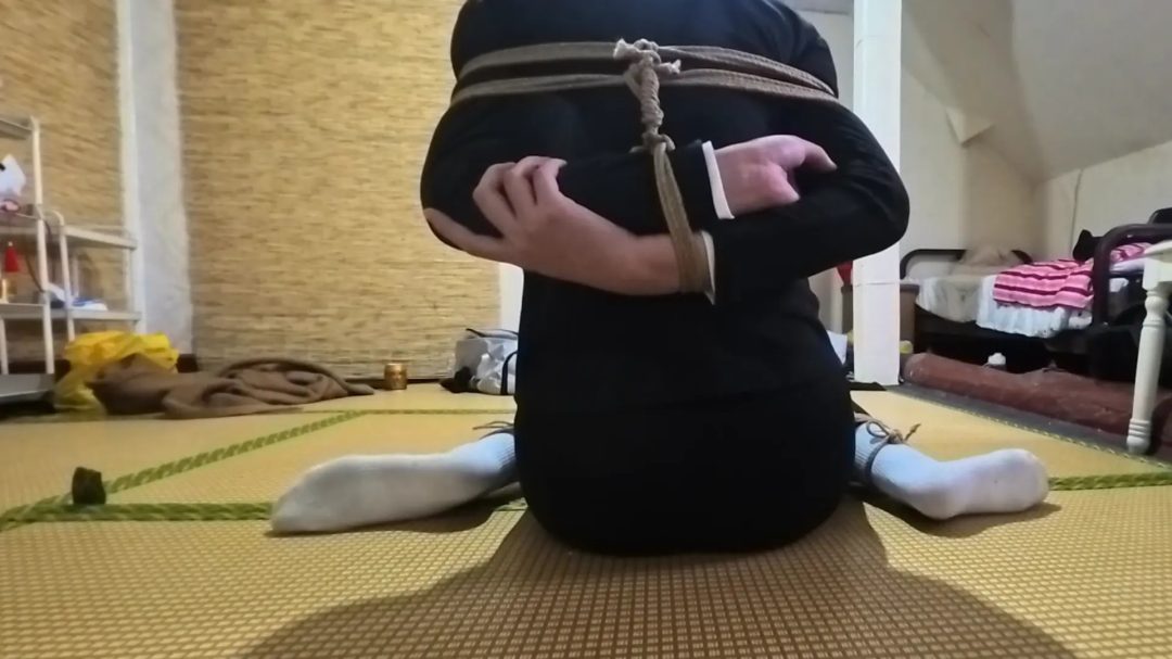 后手缚双折腿-3