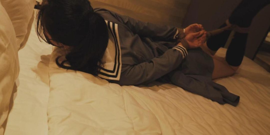 可爱coser女生的首次体验捆绑-4