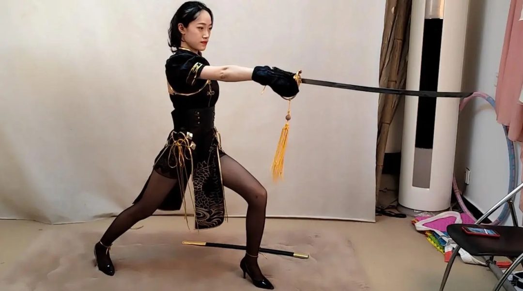 被擒的女刺客-1