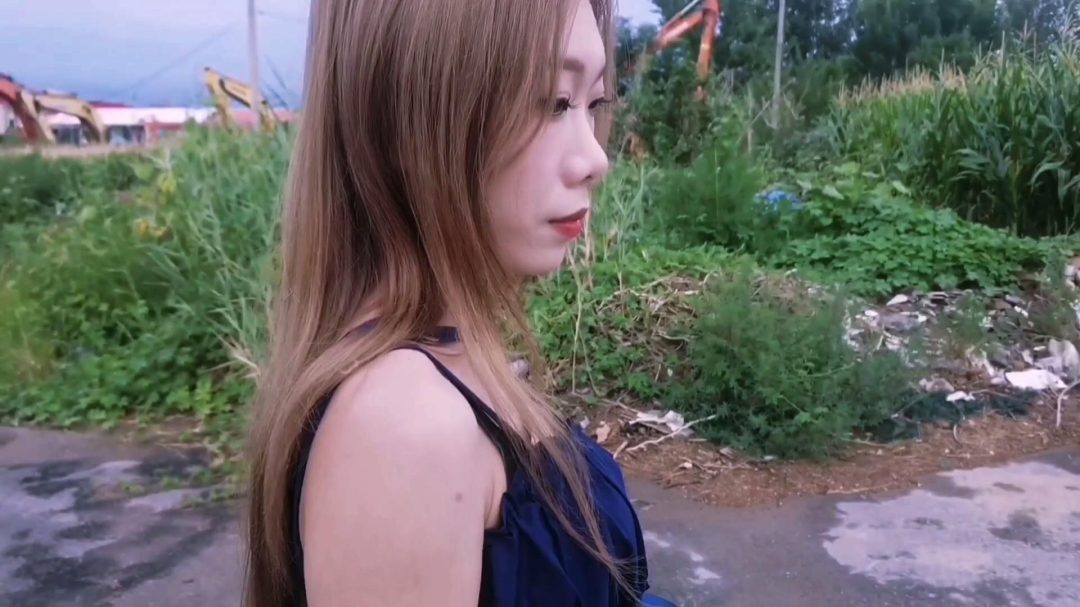 倒霉的少女月仙儿在光天华日之下遭抢劫,被M晕后装进行礼箱拉到密室里玩弄.....-1